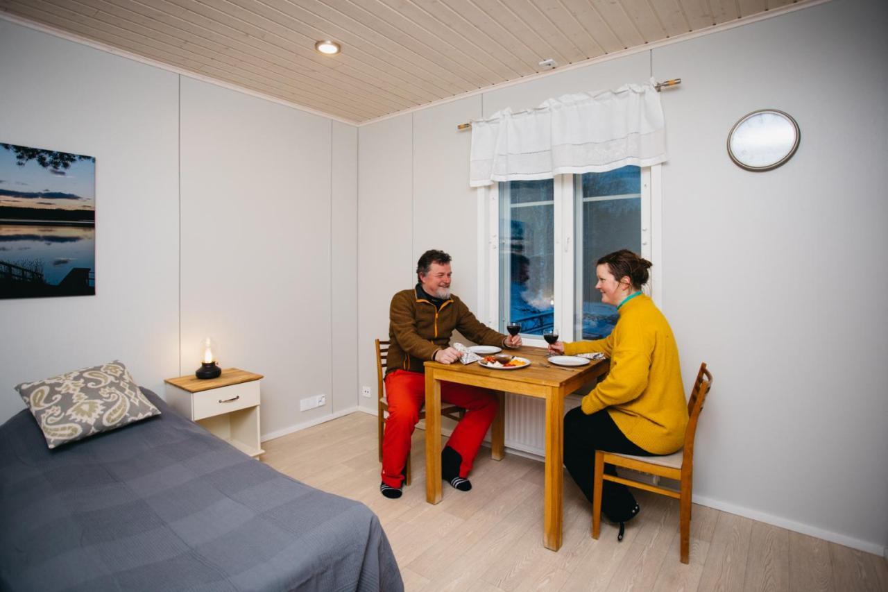 Labbnaes Semesterhem, Radhuset Kimitoön Exterior photo